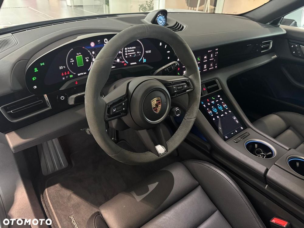 Porsche Taycan - 12