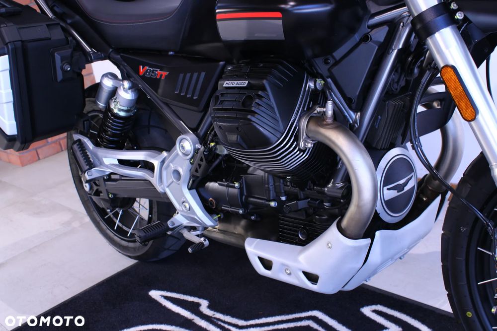 Moto Guzzi V85 - 26
