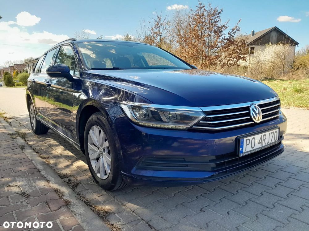 Volkswagen Passat - 1