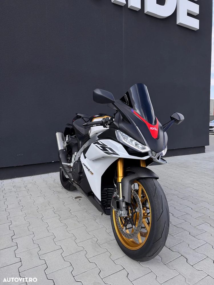 Aprilia RSV-4 Factory - 1