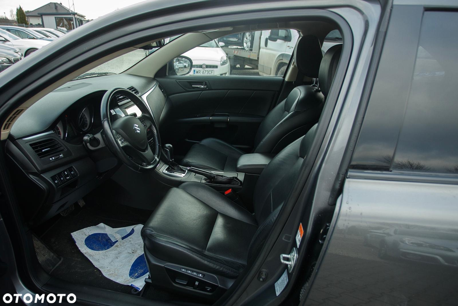 Suzuki Kizashi 2.4 Sport 4WD CVT - 29