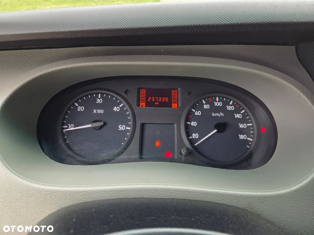 Nissan Interstar - 22
