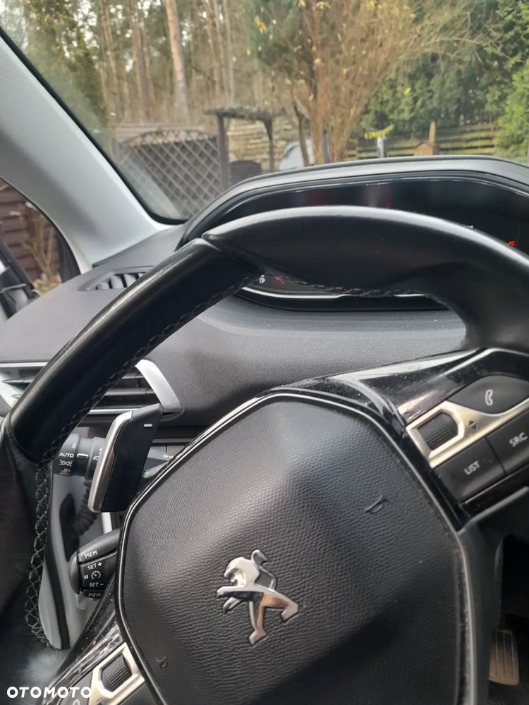 Peugeot 5008 1.2 PureTech Allure S&S EAT8 - 8