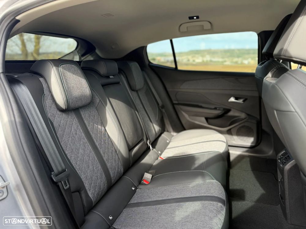 Peugeot 408 1.2 PureTech Allure EAT8 - 7