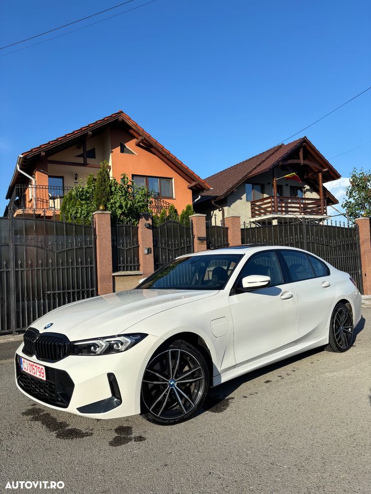 BMW Seria 3 330e xDrive Aut. Luxury Line - 1