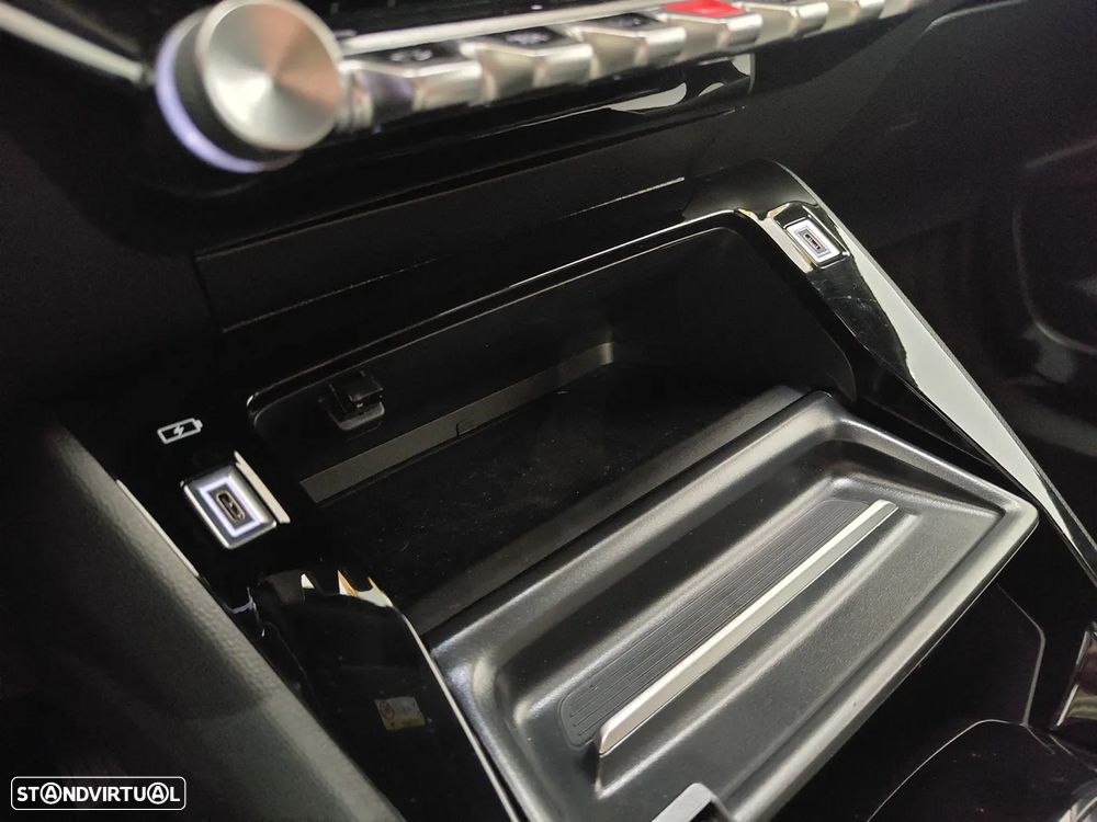 Peugeot e-2008 54 kWh Allure - 27