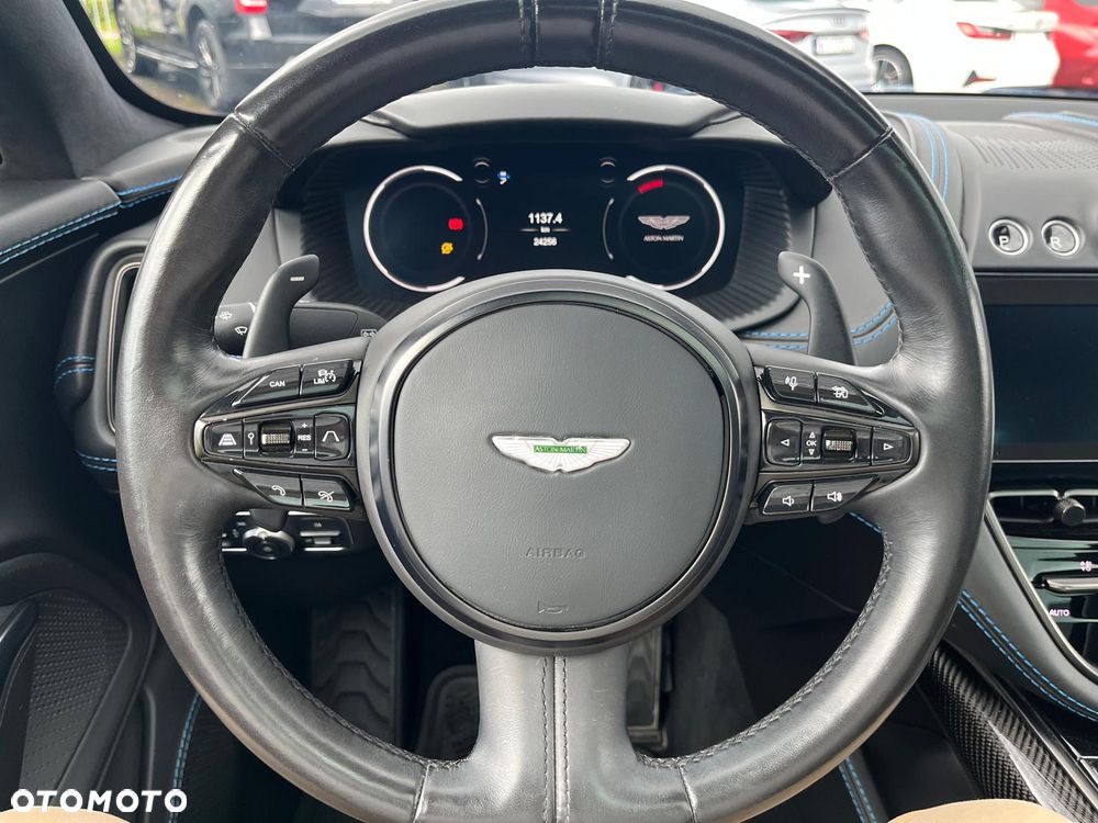 Aston Martin DBX - 7