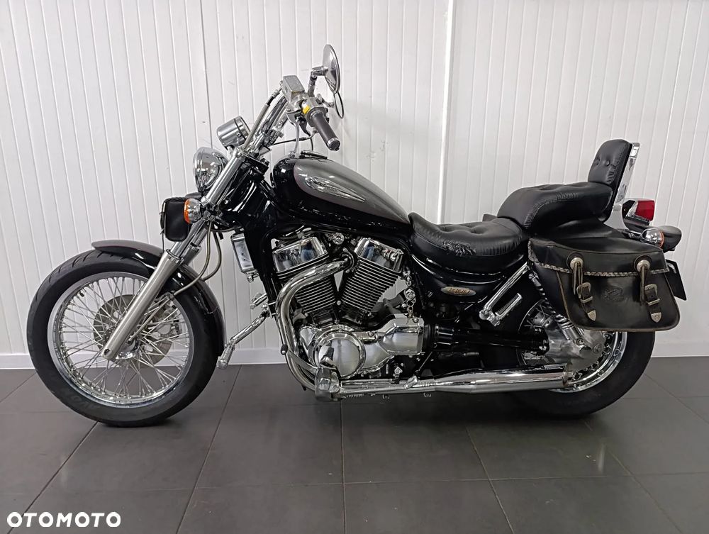 Suzuki Intruder - 6