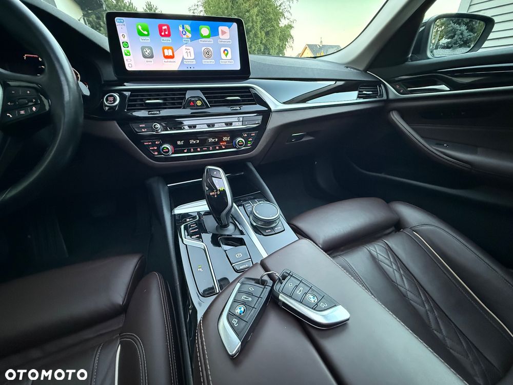 BMW Seria 5 520i Touring Luxury Line - 32