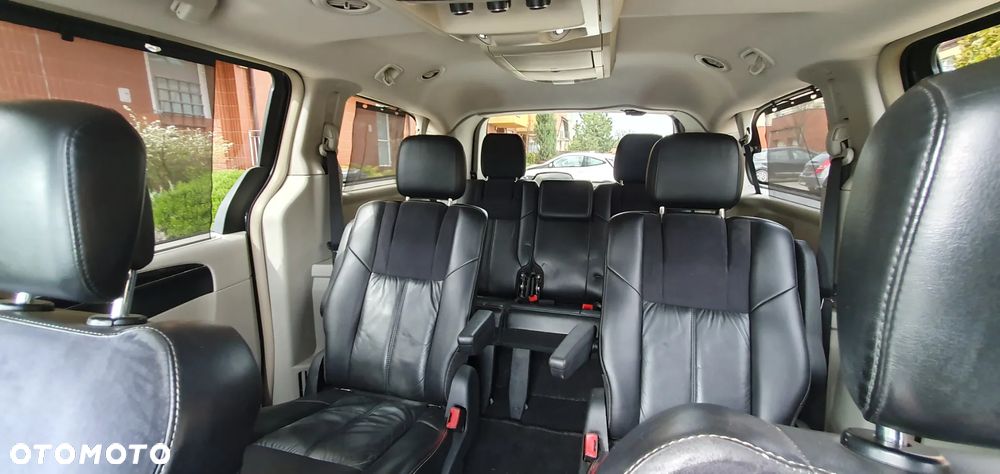 Chrysler Town & Country 3.6 Limited - 9