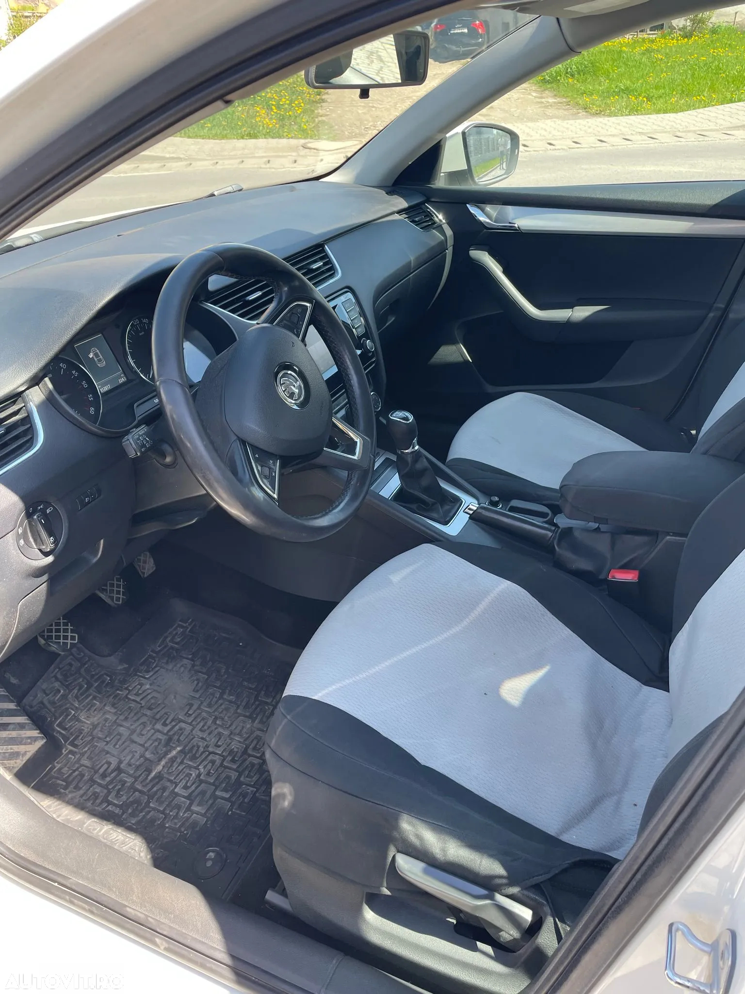 Skoda Octavia 1.6 TDI AMBITION - 13