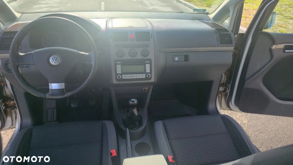 Volkswagen Touran - 9