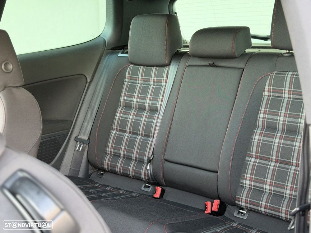 VW Golf 2.0 GTI DSG - 22