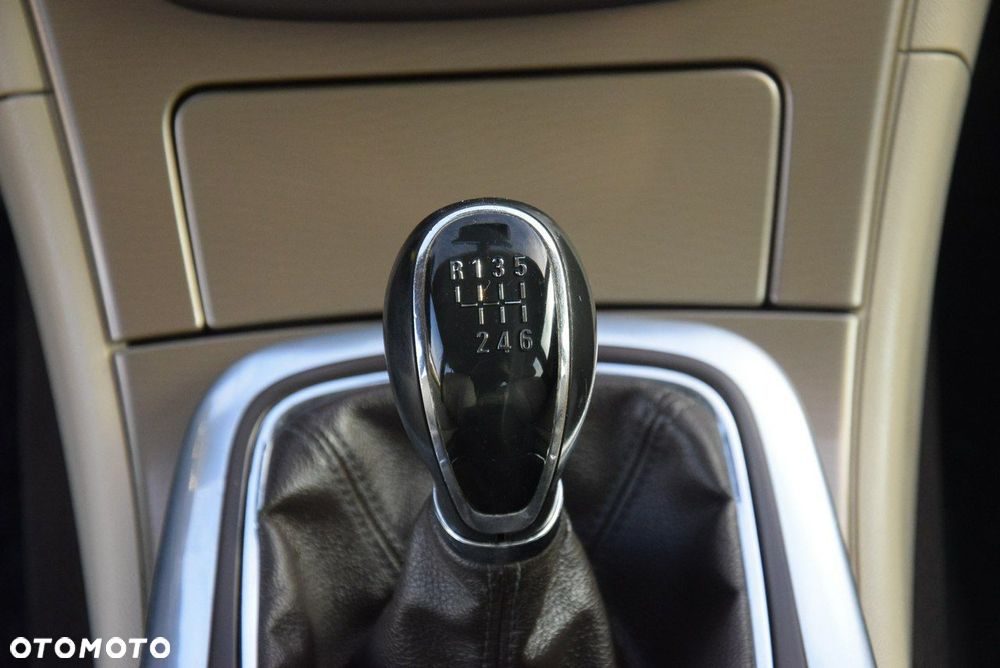 Opel Insignia 1.6 Turbo Edition - 30