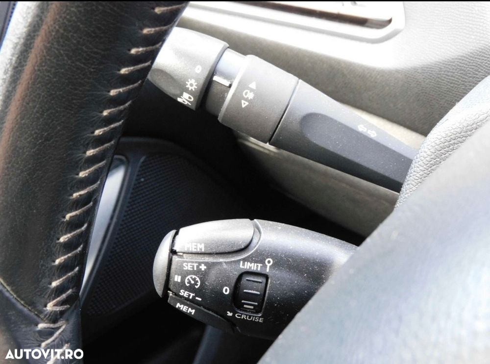 Peugeot 308 1.2 L PureTech Turbo Access - 14