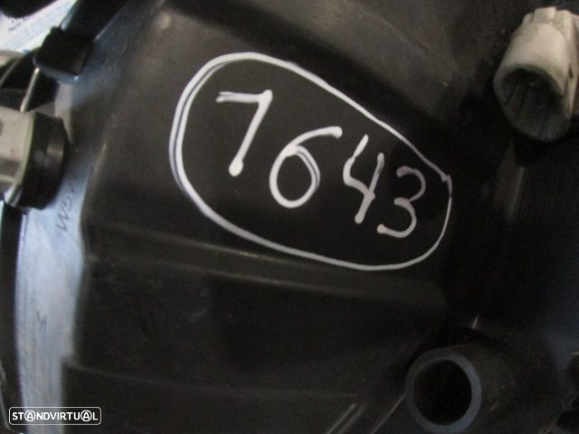 Farol 8200589032 RENAULT KANGOO 1 FASE 2  2007 1.5DCI 70CV 4P BRANCA ESQ H4 VALEO Danificado - 8