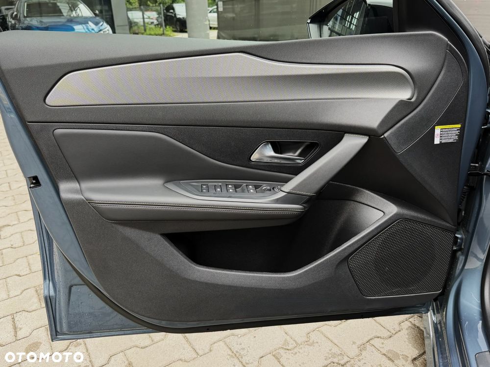 Peugeot 308 1.2 mHEV GT S&S e-DCS6 - 12
