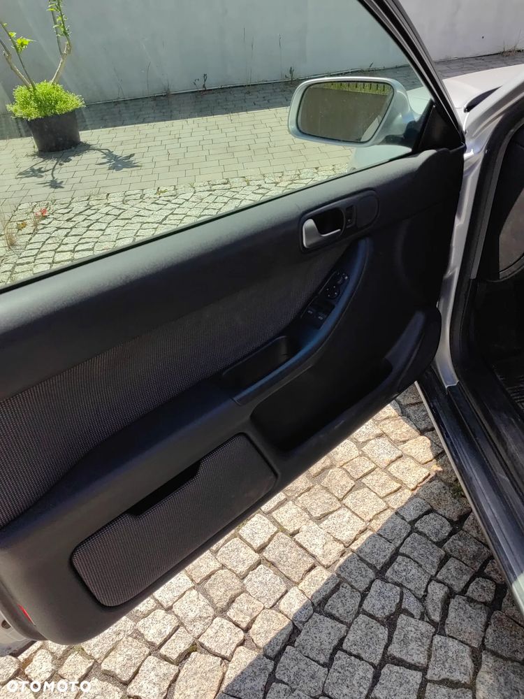 Audi A3 3-drzwiowe 1.6 Ambiente - 6