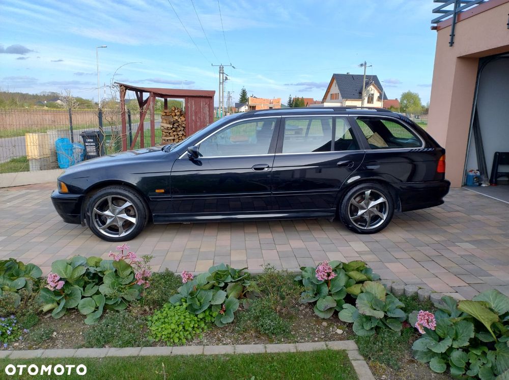 BMW Seria 5 520i Touring - 10