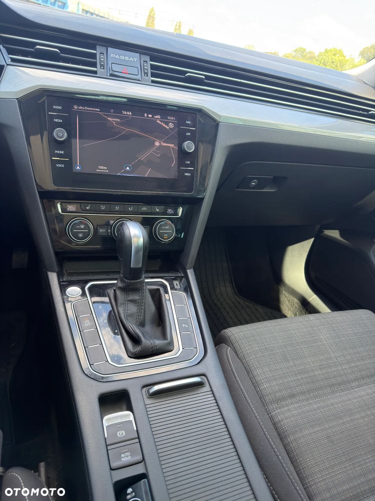 Volkswagen Passat 2.0 TDI SCR DSG - 16