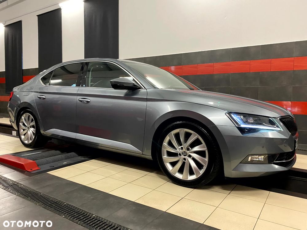 Skoda Superb 2.0 TDI DSG Premium Edition - 9