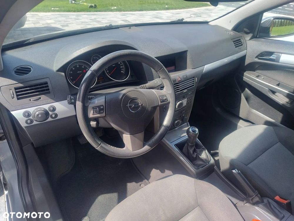 Opel Astra GTC 1.6 - 9