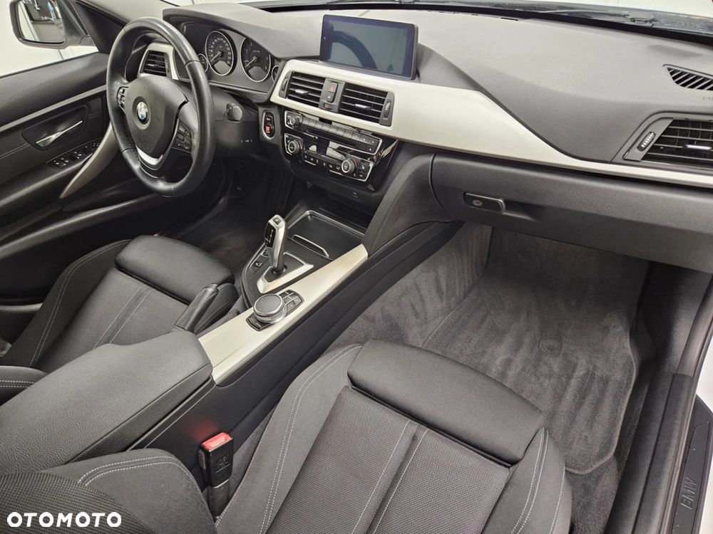 BMW Seria 3 320d - 14