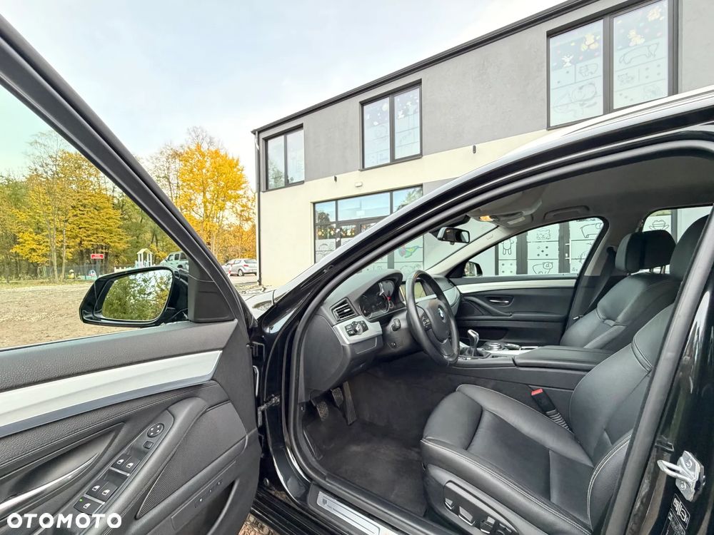 BMW Seria 5 528i Luxury Line - 14