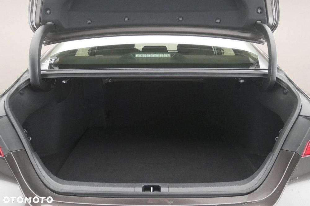 Toyota Camry 2.5 Hybrid Comfort CVT - 16