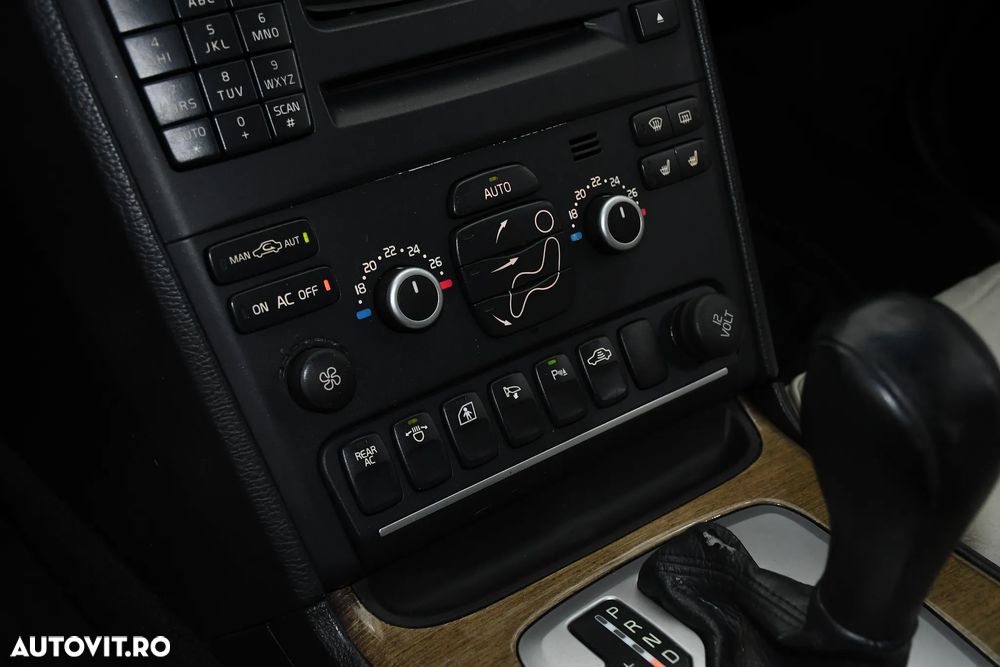 Volvo XC 90 D5 AWD Geartonic RDesign - 27