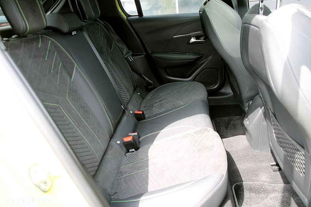 Peugeot 208 - 24