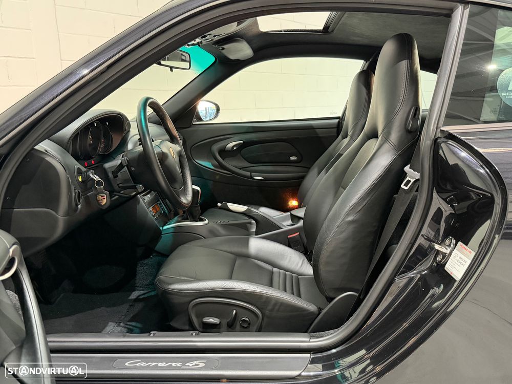 Porsche 911 (996) Carrera 4 S - 12