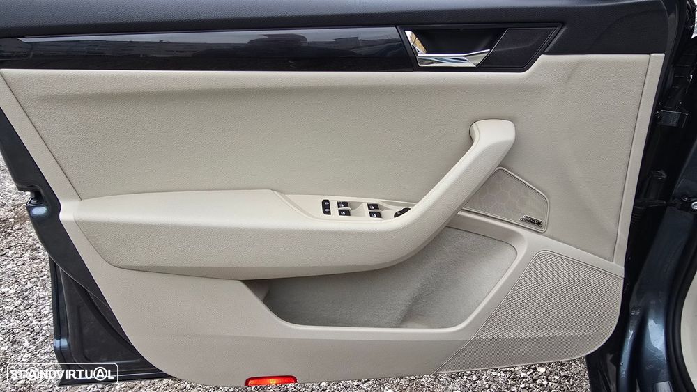 Skoda Superb Break 2.0 TDI Laurin&Klement DSG - 7