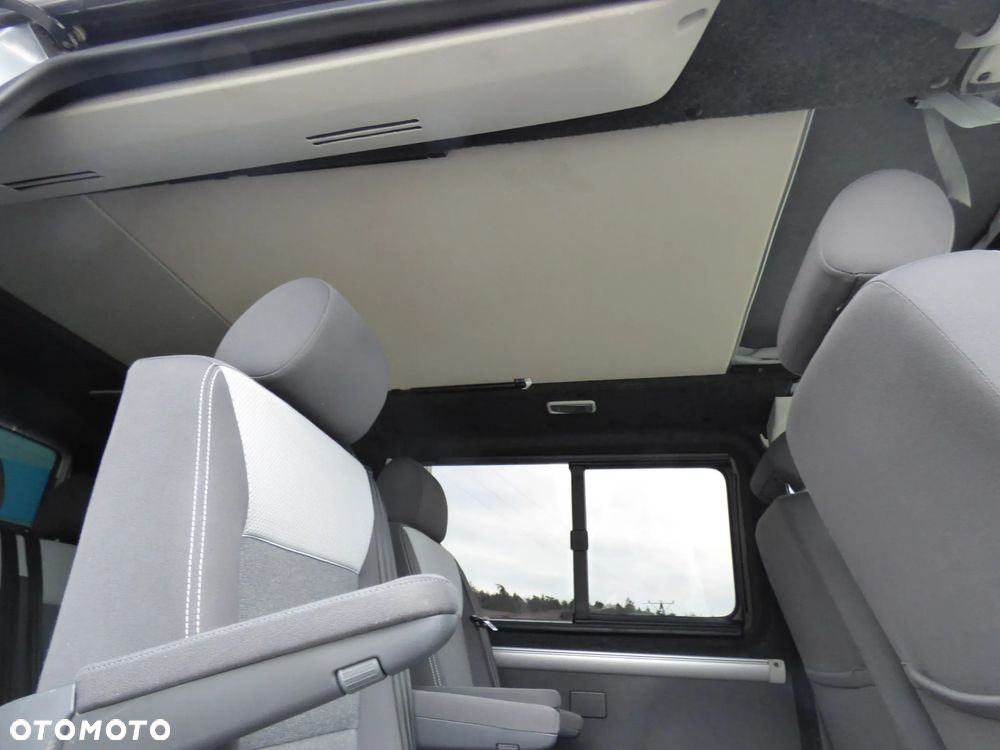 Volkswagen MULTIVAN - 25