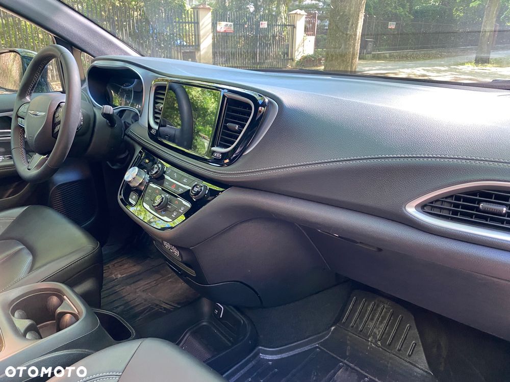 Chrysler Pacifica - 8