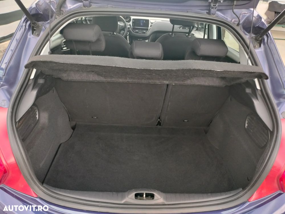 Peugeot 208 1.2 L PureTech Active - 12