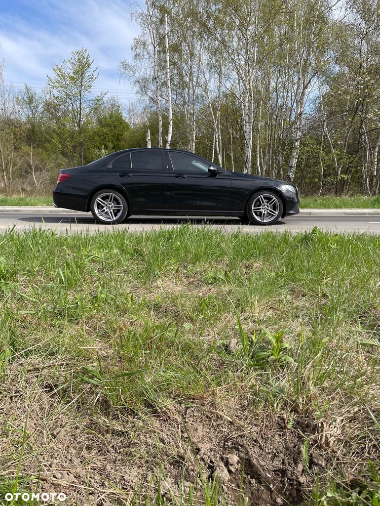 Mercedes-Benz Klasa E 220 d 4-Matic 9G-TRONIC - 19