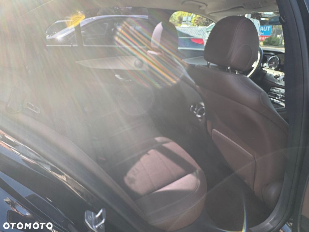 Mercedes-Benz Klasa E 220 d T 9G-TRONIC Avantgarde - 25