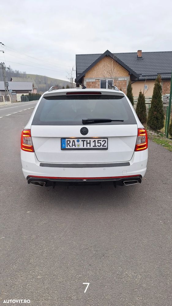 Skoda Octavia Combi 2.0 TDI DSG RS - 3