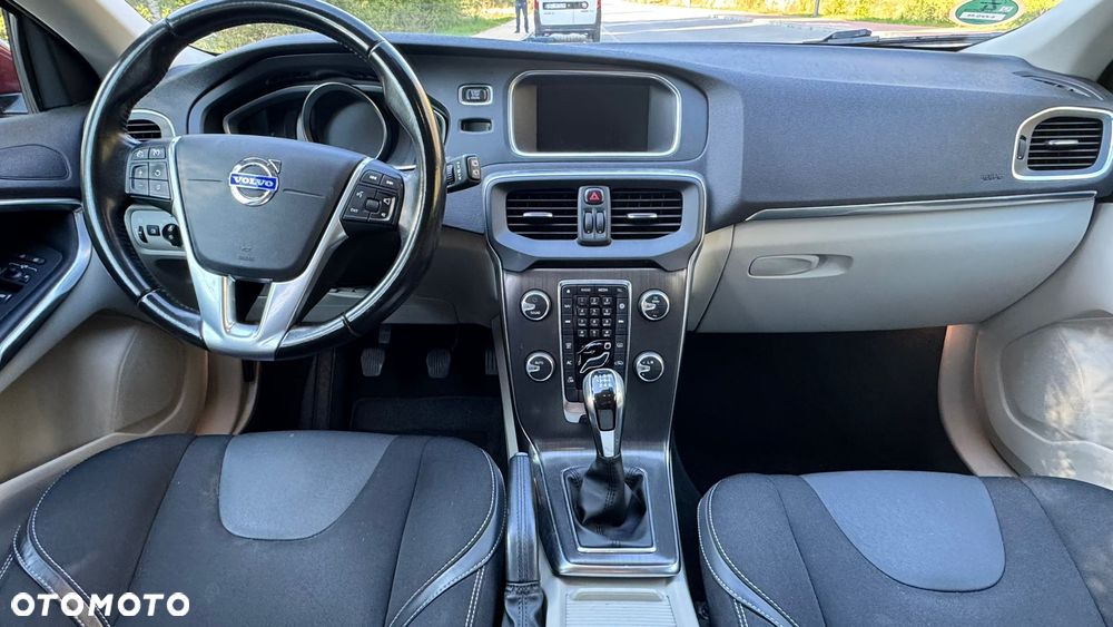 Volvo V40 D2 Momentum - 18