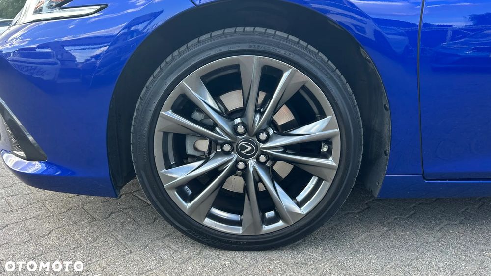 Lexus ES 300h F Sport Edition - 33