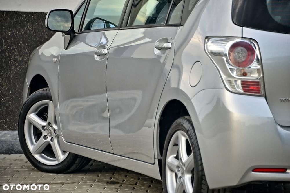 Toyota Verso 1.8 Premium 7os - 16