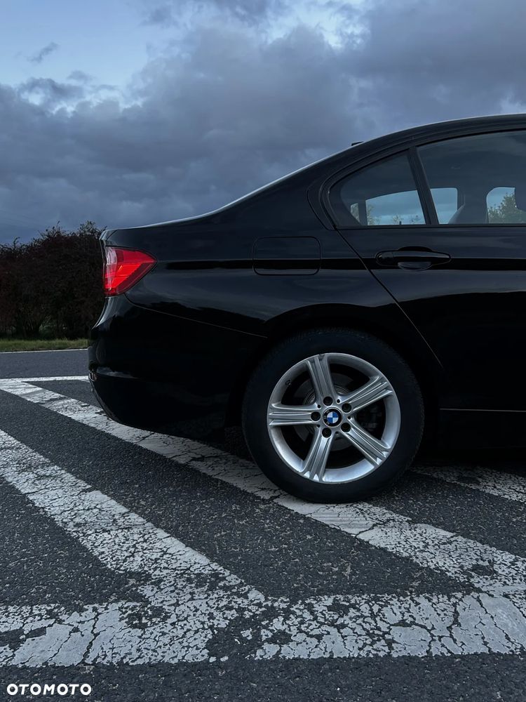 BMW Seria 3 328i xDrive Luxury Line - 27