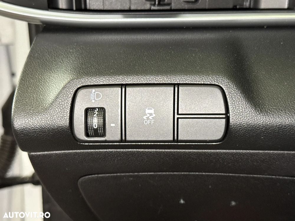 Hyundai Elantra - 16