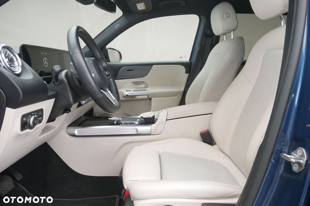 Mercedes-Benz GLB - 12