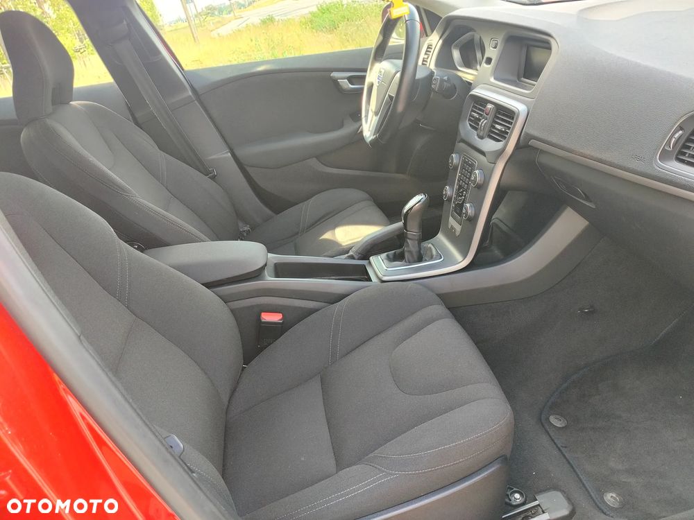 Volvo V40 D2 Momentum - 6