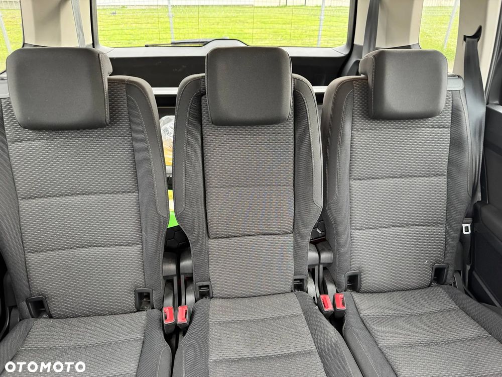 Volkswagen Touran - 13