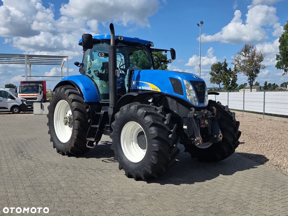 New Holland T7030 PC 2011R - 17