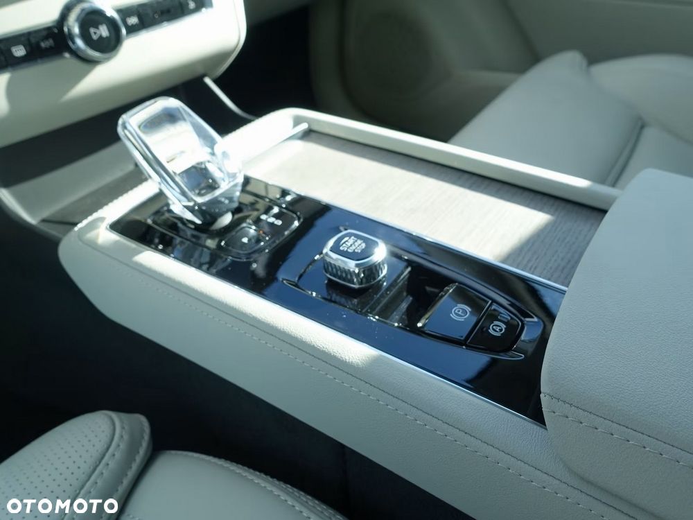 Volvo XC 90 T8 AWD Ultra Dark - 33