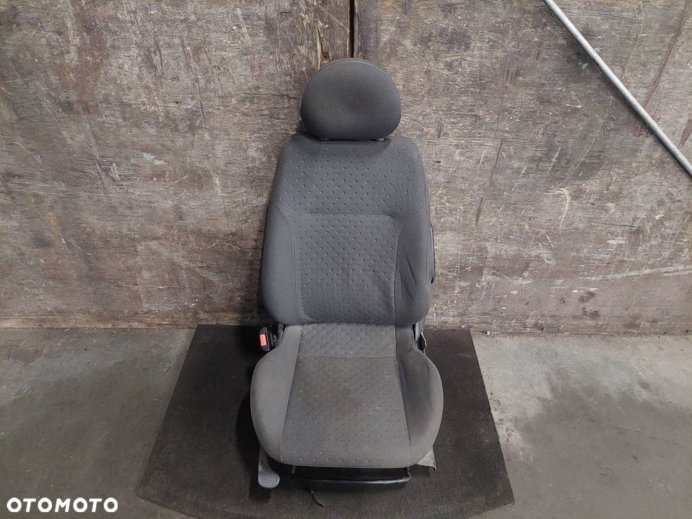 FOTEL LEWY PRZÓD KIEROWCY OPEL CORSA C 5D - 1